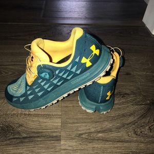 💕Previously loved Under Armour shoes💕